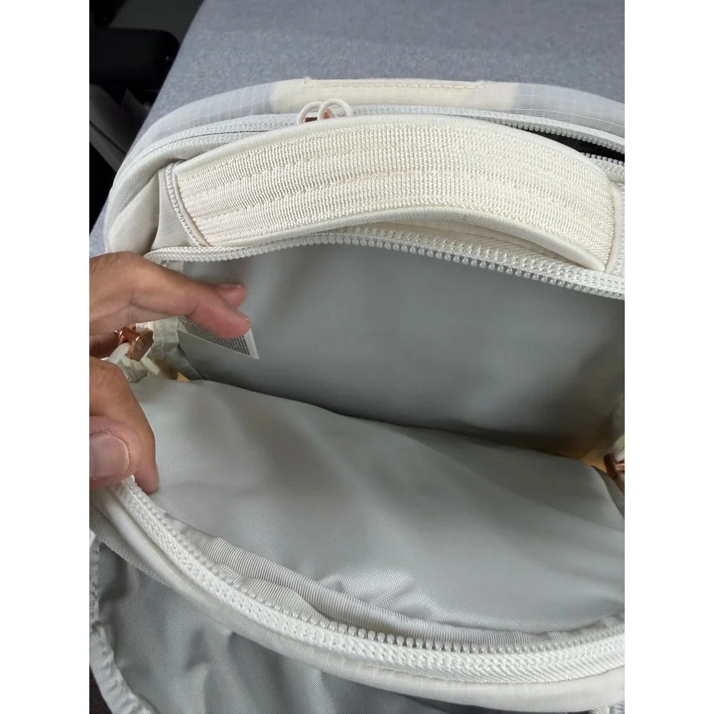 The North Face Women Borealis Luxe Backpack Gardenia White Rose Gold NF0A81E7OUC